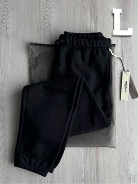 Essentials Cuffed sweatpants stretch limo